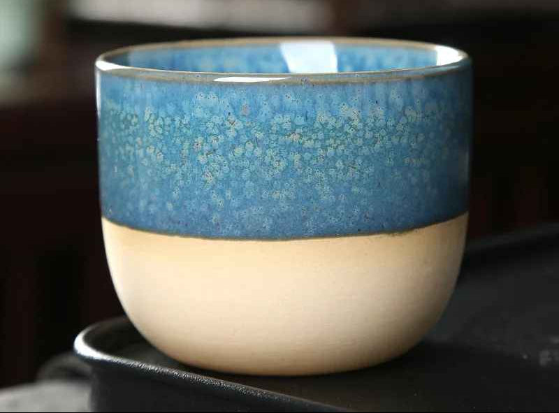 Tasses à café bleu et blanc