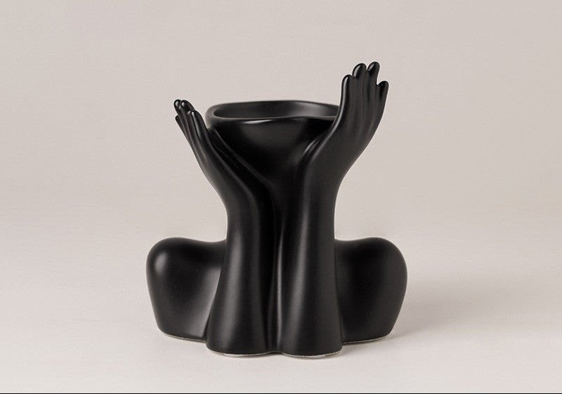 vase femme buste main